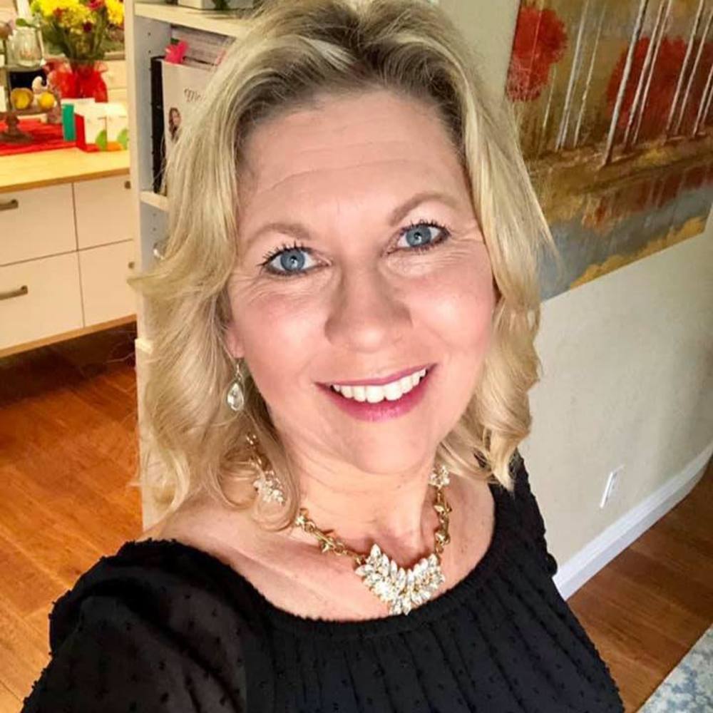 Meet your Posher, Monica